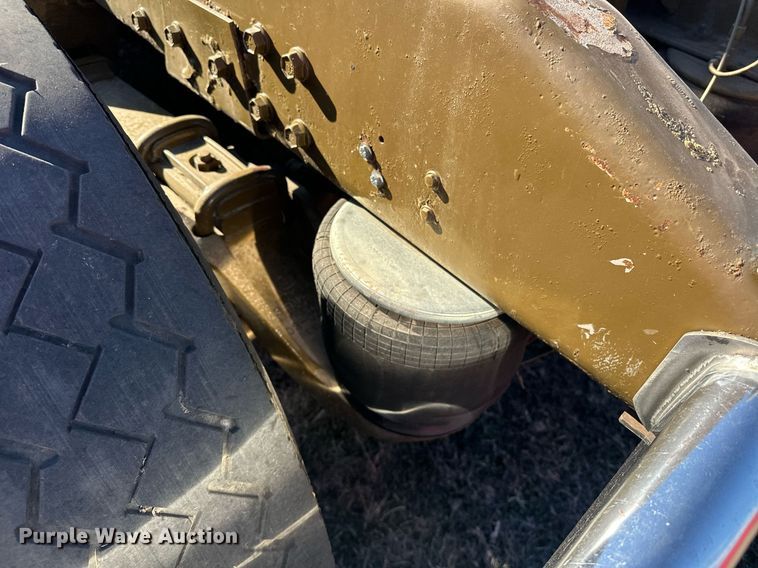 image for item EK0391 1987 Peterbilt 359 semi truck