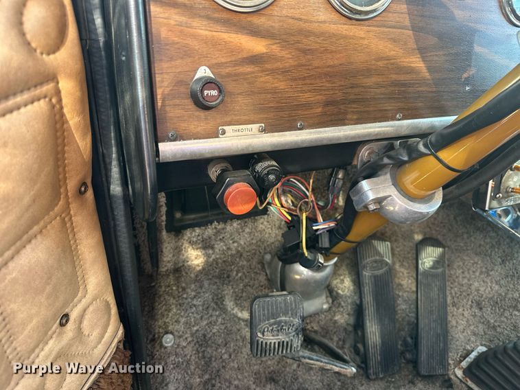 image for item EK0391 1987 Peterbilt 359 semi truck