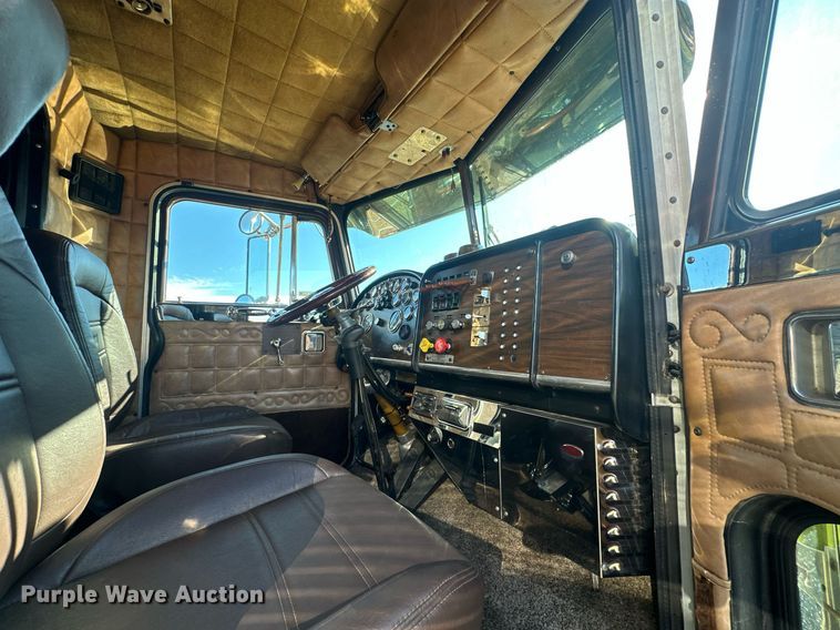 image for item EK0391 1987 Peterbilt 359 semi truck