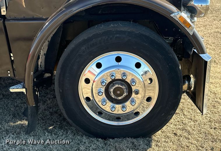 image for item EK0391 1987 Peterbilt 359 semi truck