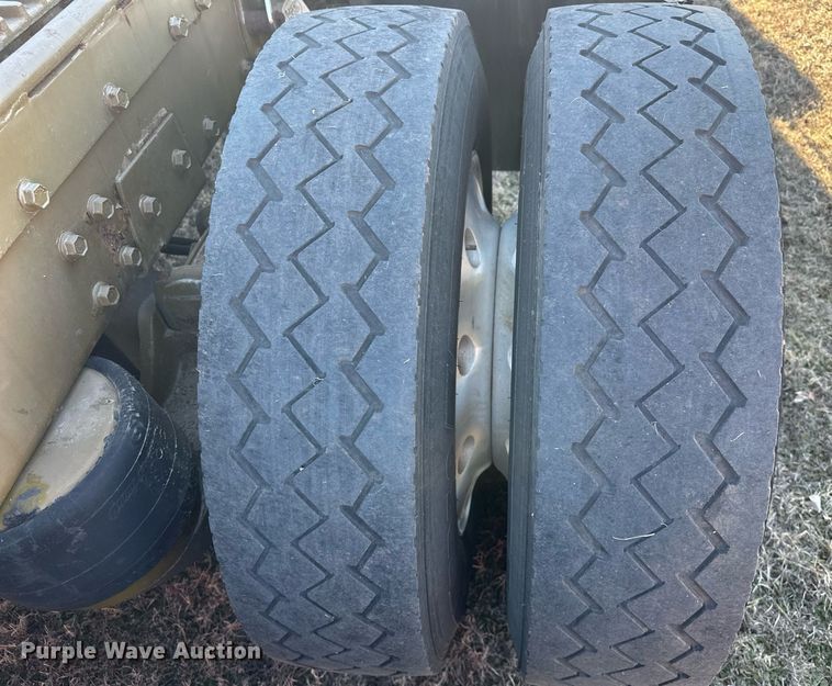 image for item EK0391 1987 Peterbilt 359 semi truck