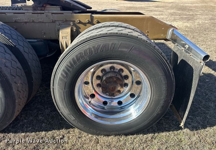 image for item EK0391 1987 Peterbilt 359 semi truck