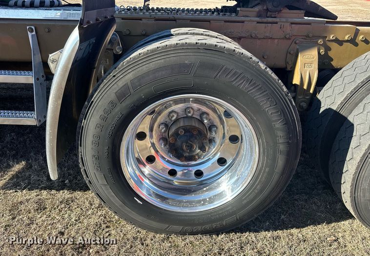 image for item EK0391 1987 Peterbilt 359 semi truck