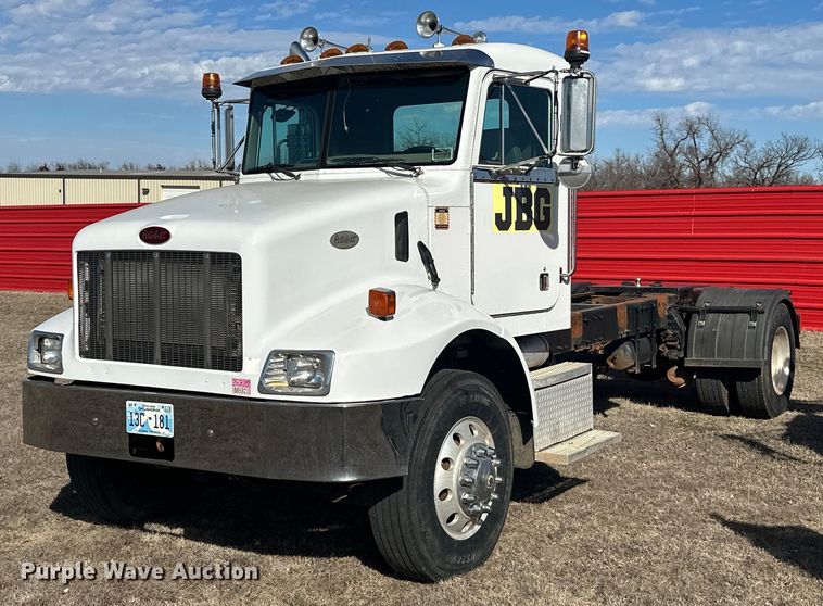 image for item EK0396 2000 Peterbilt 330 truck cab and chassis