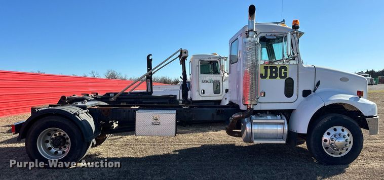 image for item EK0396 2000 Peterbilt 330 truck cab and chassis