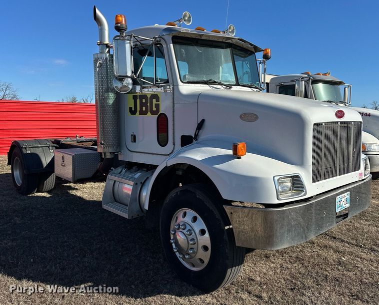 image for item EK0396 2000 Peterbilt 330 truck cab and chassis