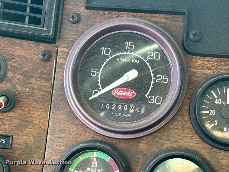 image for item EK0396 2000 Peterbilt 330 truck cab and chassis