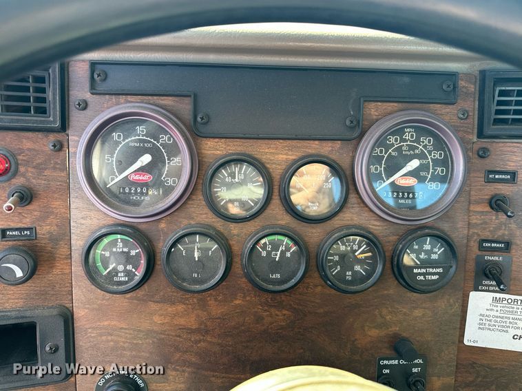 image for item EK0396 2000 Peterbilt 330 truck cab and chassis