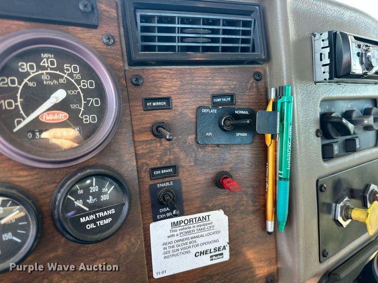 image for item EK0396 2000 Peterbilt 330 truck cab and chassis