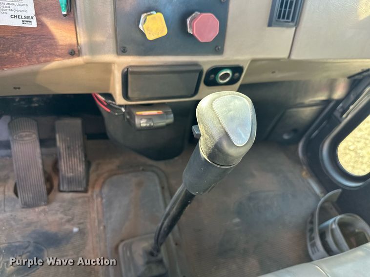 image for item EK0396 2000 Peterbilt 330 truck cab and chassis