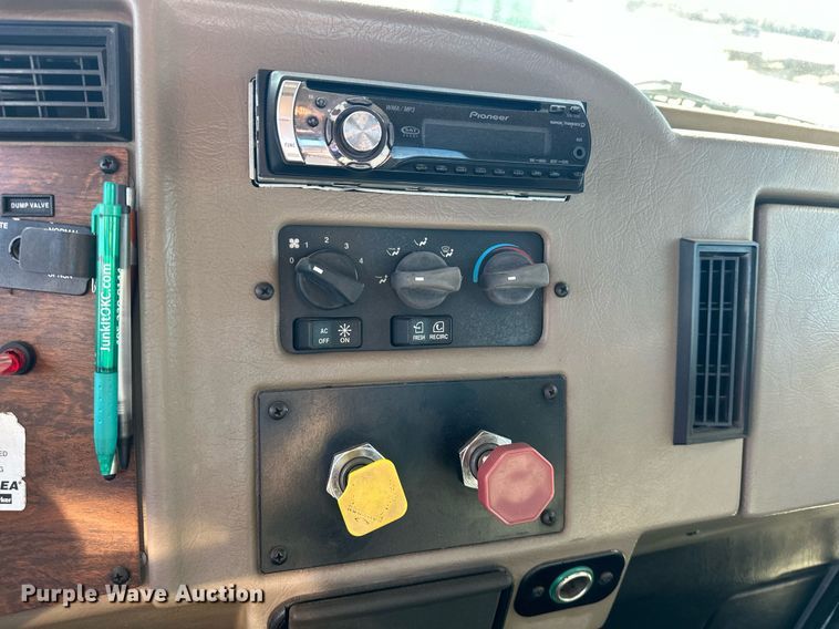 image for item EK0396 2000 Peterbilt 330 truck cab and chassis