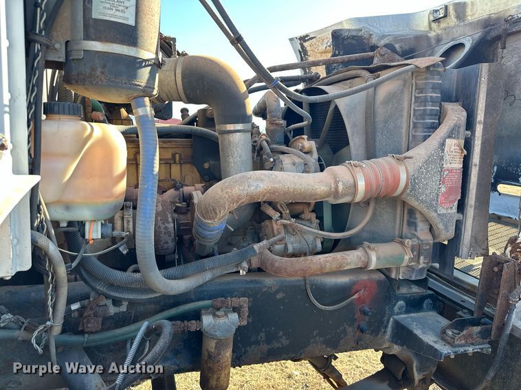 image for item EK0396 2000 Peterbilt 330 truck cab and chassis