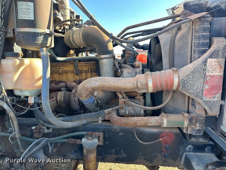 image for item EK0396 2000 Peterbilt 330 truck cab and chassis