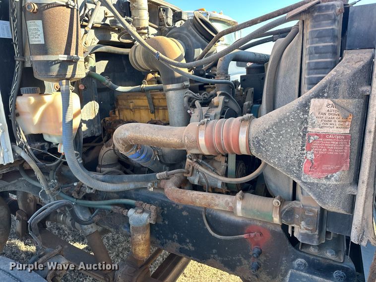 image for item EK0396 2000 Peterbilt 330 truck cab and chassis