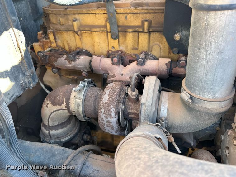 image for item EK0396 2000 Peterbilt 330 truck cab and chassis