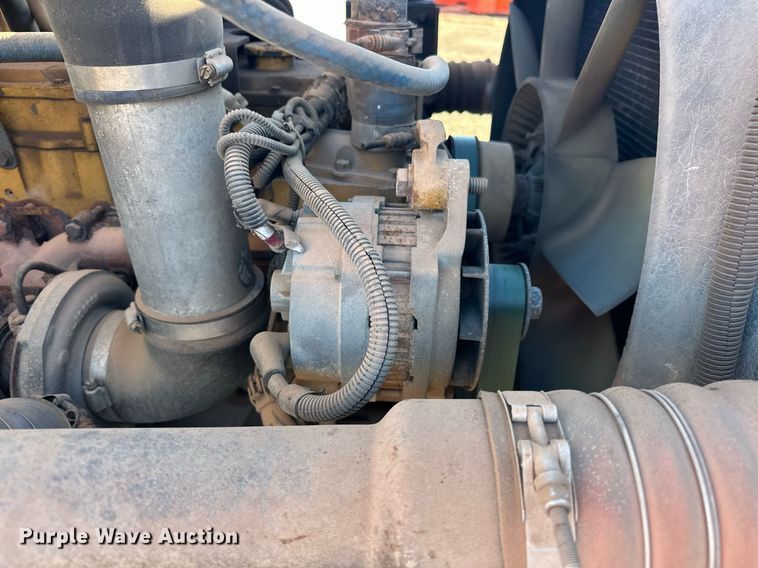 image for item EK0396 2000 Peterbilt 330 truck cab and chassis