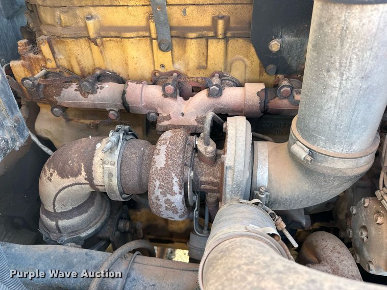 image for item EK0396 2000 Peterbilt 330 truck cab and chassis