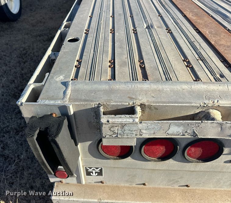 image for item EK0397 2005 Wilson CFD-900 drop deck trailer
