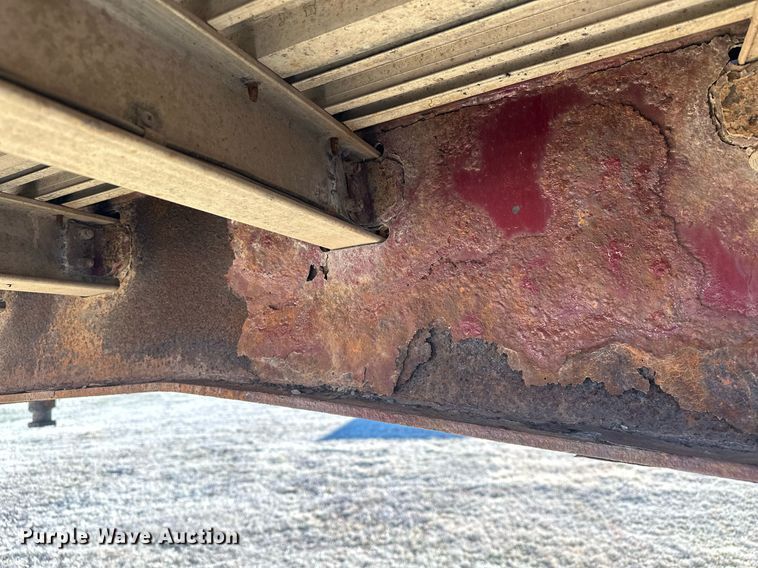 image for item EK0397 2005 Wilson CFD-900 drop deck trailer