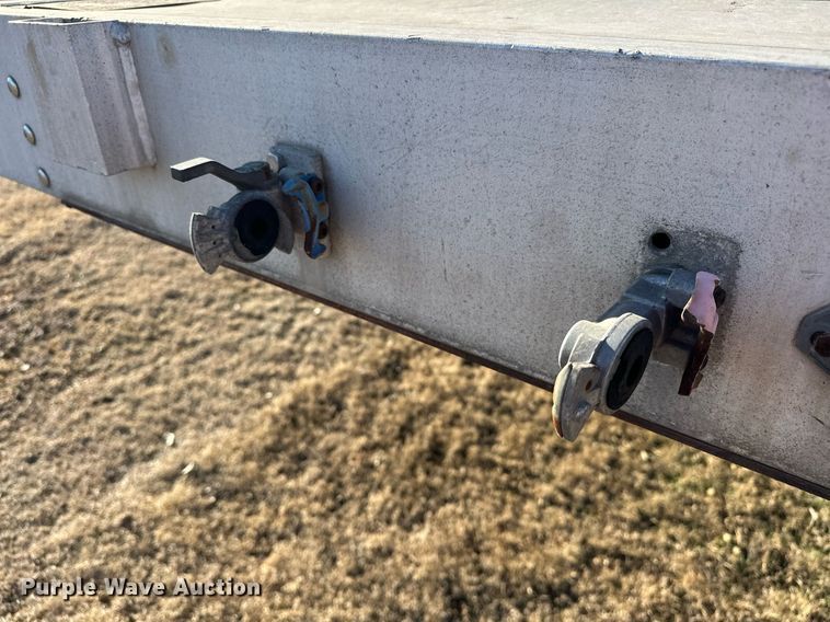 image for item EK0397 2005 Wilson CFD-900 drop deck trailer