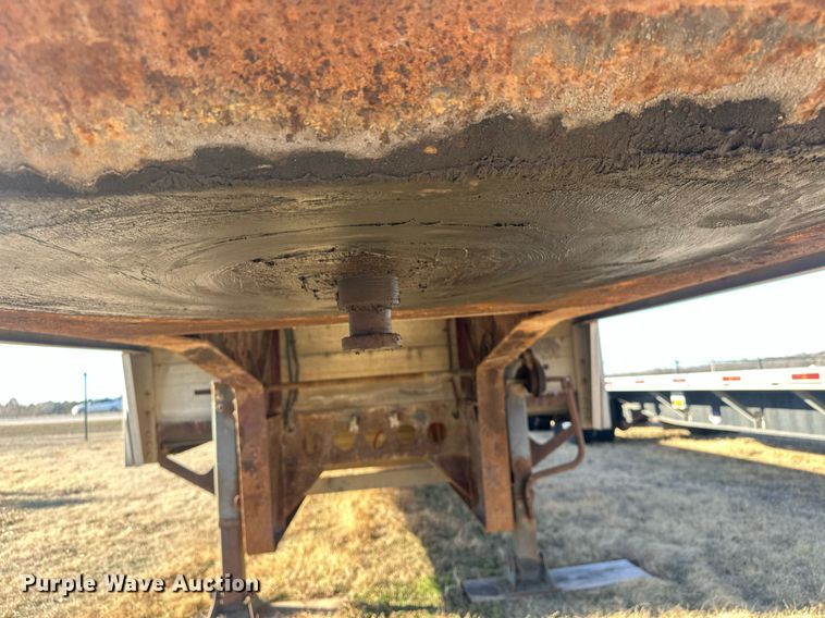 image for item EK0397 2005 Wilson CFD-900 drop deck trailer