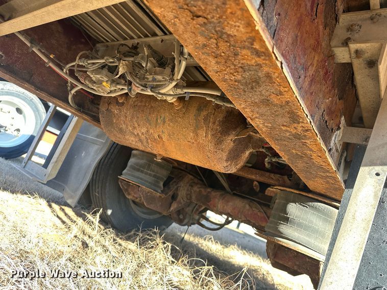 image for item EK0397 2005 Wilson CFD-900 drop deck trailer