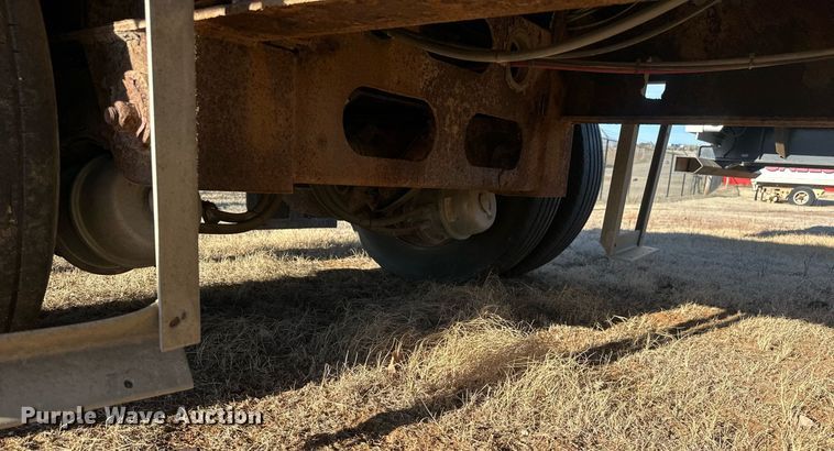 image for item EK0397 2005 Wilson CFD-900 drop deck trailer