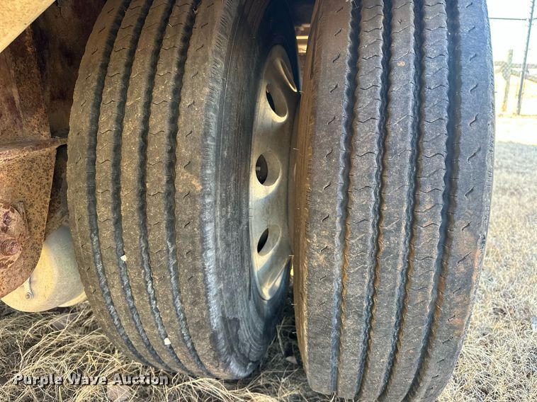 image for item EK0397 2005 Wilson CFD-900 drop deck trailer