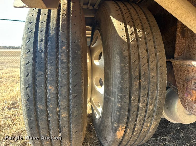 image for item EK0397 2005 Wilson CFD-900 drop deck trailer