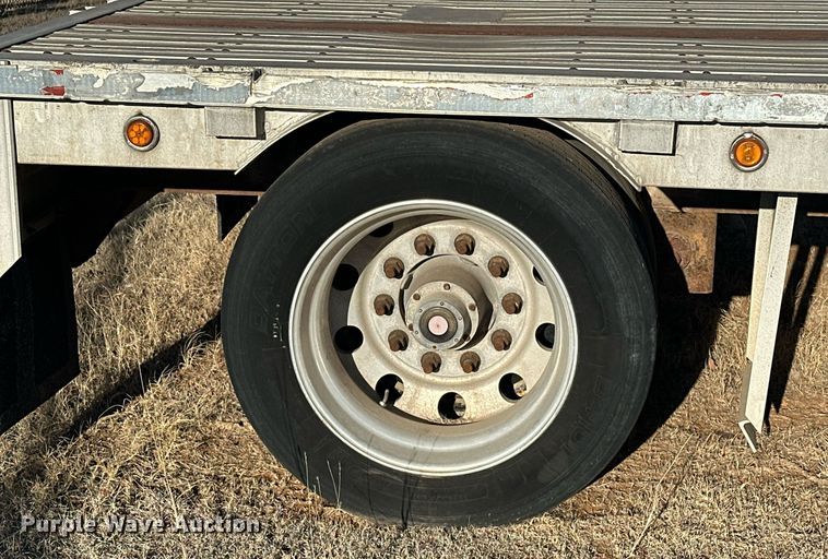 image for item EK0397 2005 Wilson CFD-900 drop deck trailer