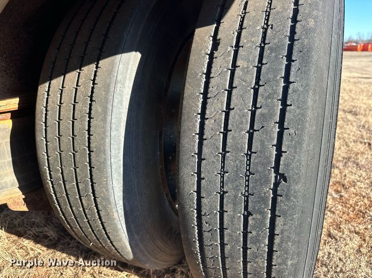 image for item EK0397 2005 Wilson CFD-900 drop deck trailer