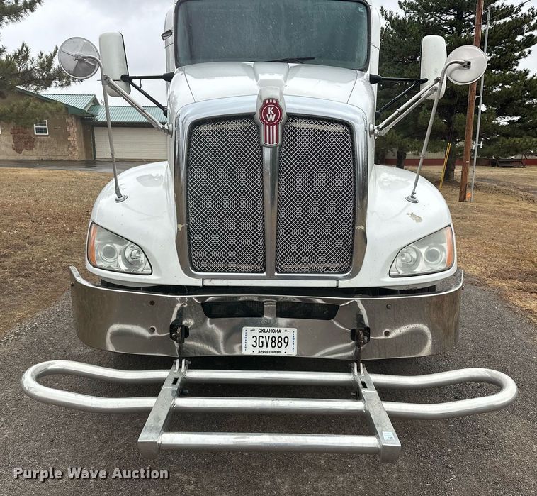 image for item EK0442 2015 Kenworth T660 semi truck