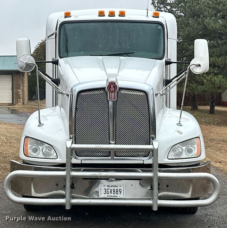 image for item EK0442 2015 Kenworth T660 semi truck