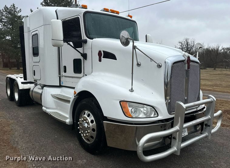 image for item EK0442 2015 Kenworth T660 semi truck