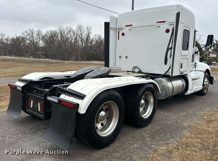 image for item EK0442 2015 Kenworth T660 semi truck