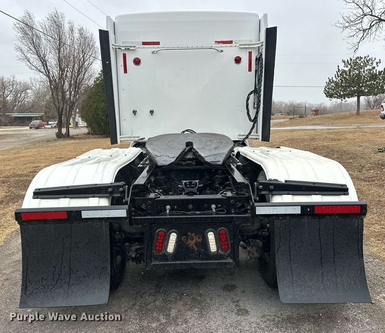 image for item EK0442 2015 Kenworth T660 semi truck