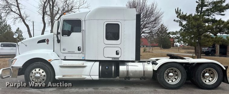image for item EK0442 2015 Kenworth T660 semi truck