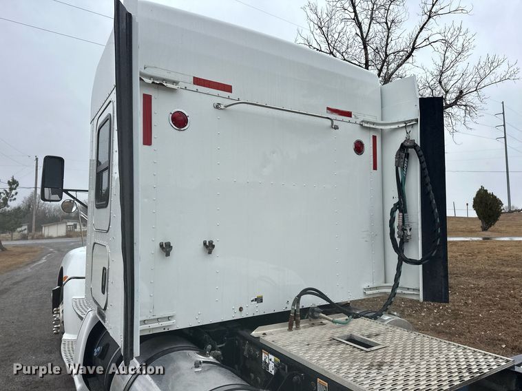 image for item EK0442 2015 Kenworth T660 semi truck