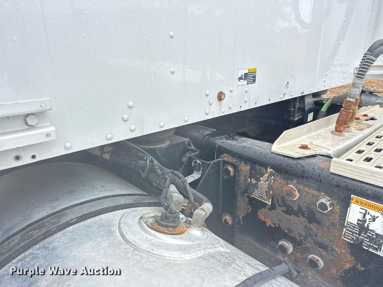 image for item EK0442 2015 Kenworth T660 semi truck