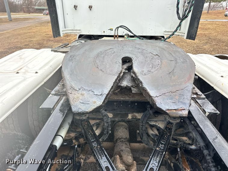 image for item EK0442 2015 Kenworth T660 semi truck