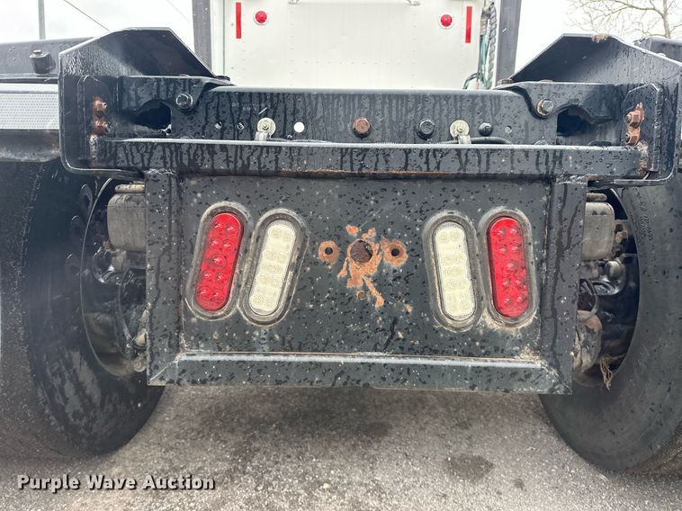 image for item EK0442 2015 Kenworth T660 semi truck