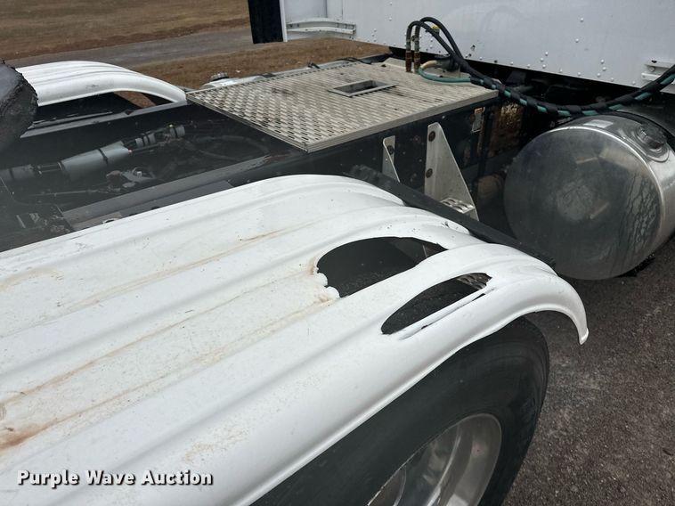 image for item EK0442 2015 Kenworth T660 semi truck