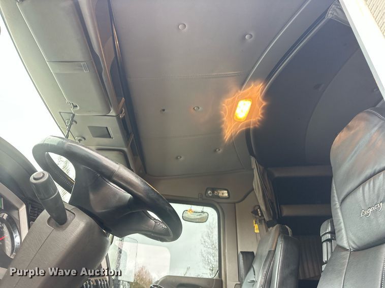 image for item EK0442 2015 Kenworth T660 semi truck