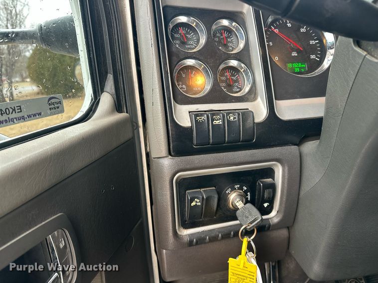 image for item EK0442 2015 Kenworth T660 semi truck