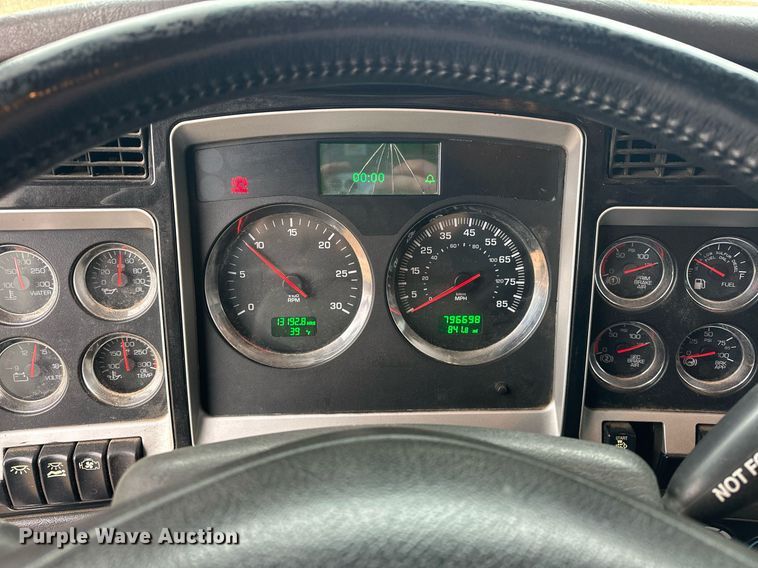 image for item EK0442 2015 Kenworth T660 semi truck