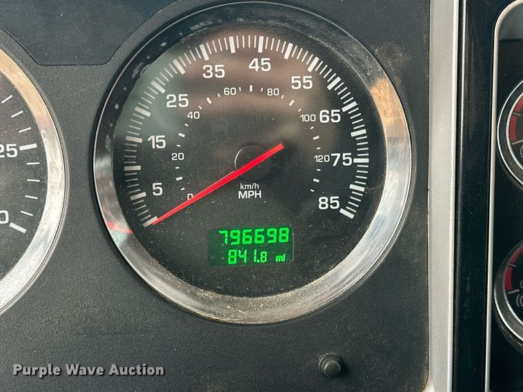 image for item EK0442 2015 Kenworth T660 semi truck