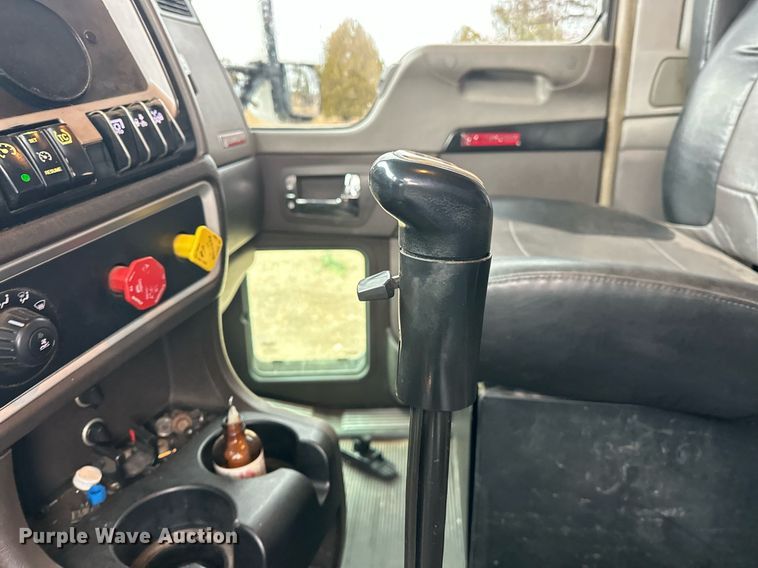 image for item EK0442 2015 Kenworth T660 semi truck