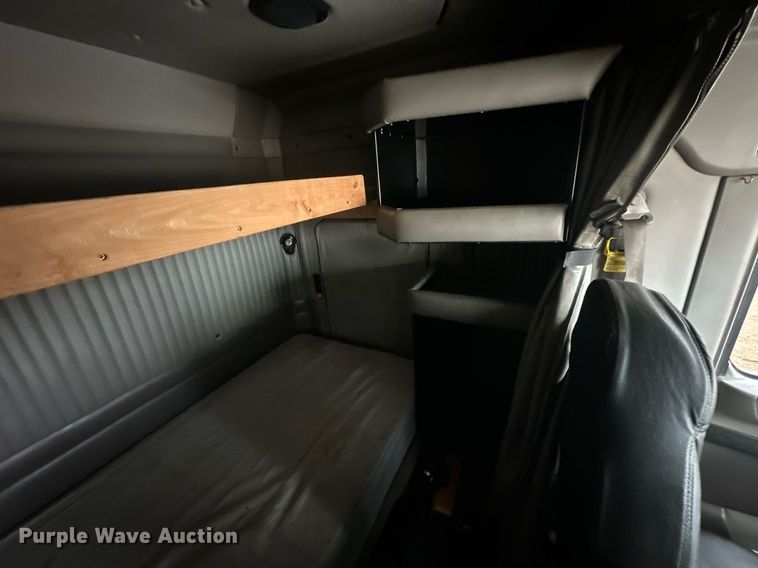 image for item EK0442 2015 Kenworth T660 semi truck