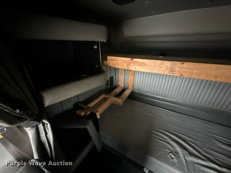 image for item EK0442 2015 Kenworth T660 semi truck