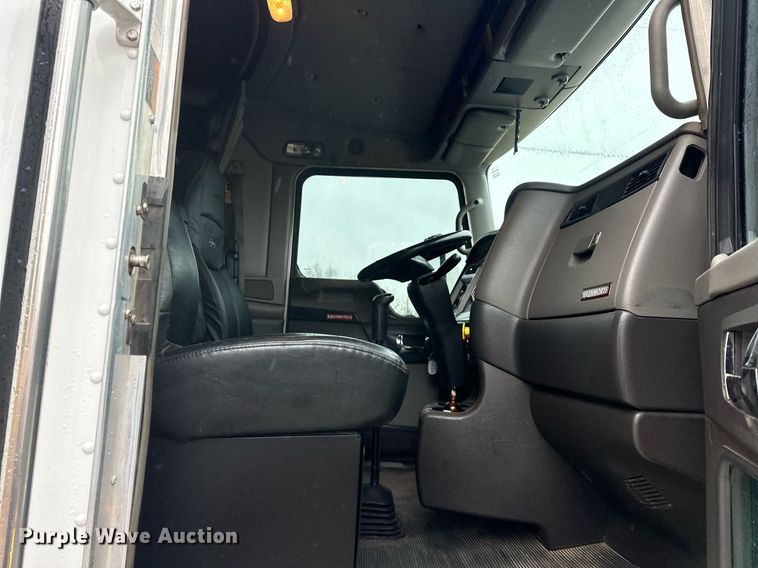 image for item EK0442 2015 Kenworth T660 semi truck